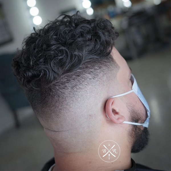 Barbers Skin Fade With Coronavirus Client's Mask On Tip Bryan Rendon American Crew