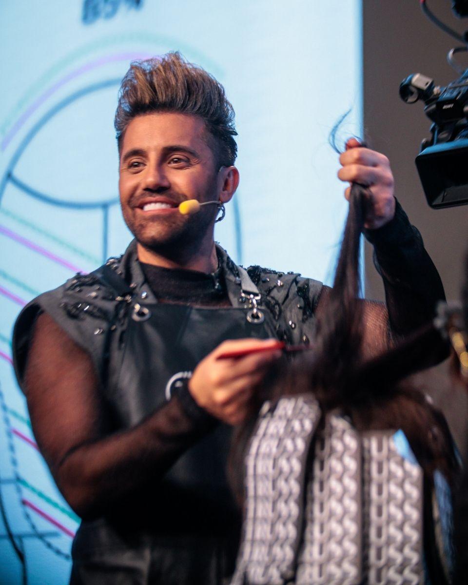 Gabriel Samra presents onstage during a live TRUSS Professional education class.