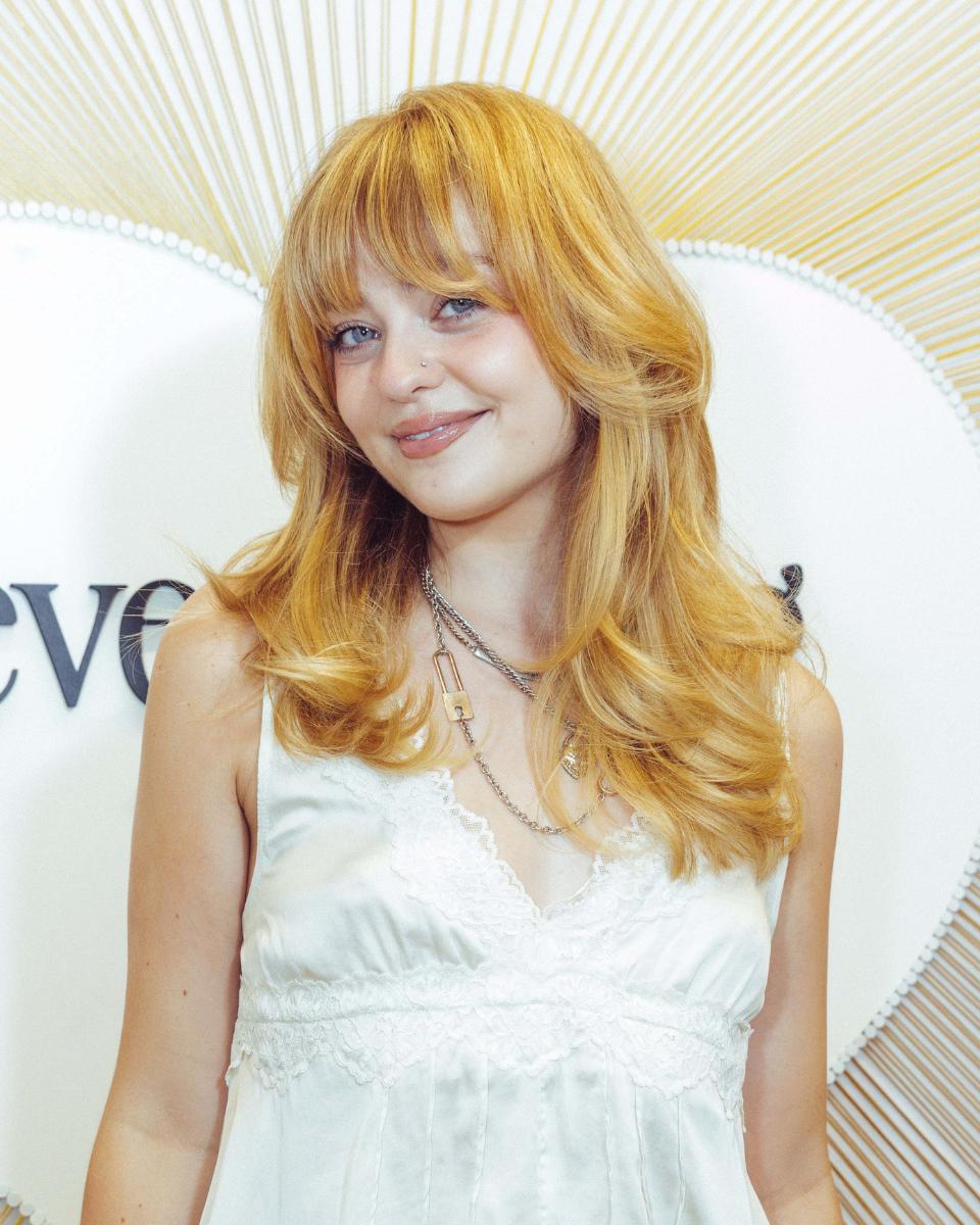 Lauren Freas shows her finished golden blonde style after the milk_shake Everlasting Bonds treatment.