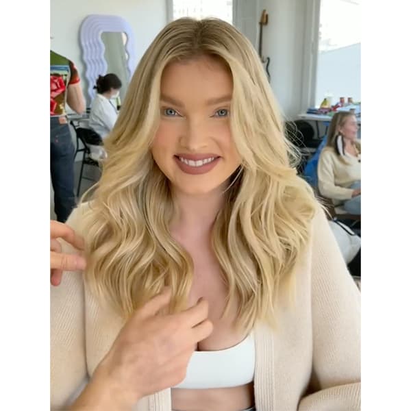 Elsa-Hosk-Hairbyruslan-Maria-Nila-Volume-Spray