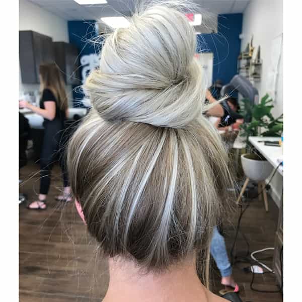 blonde-blended-top-knot-mallery-share-hellobalayage-1
