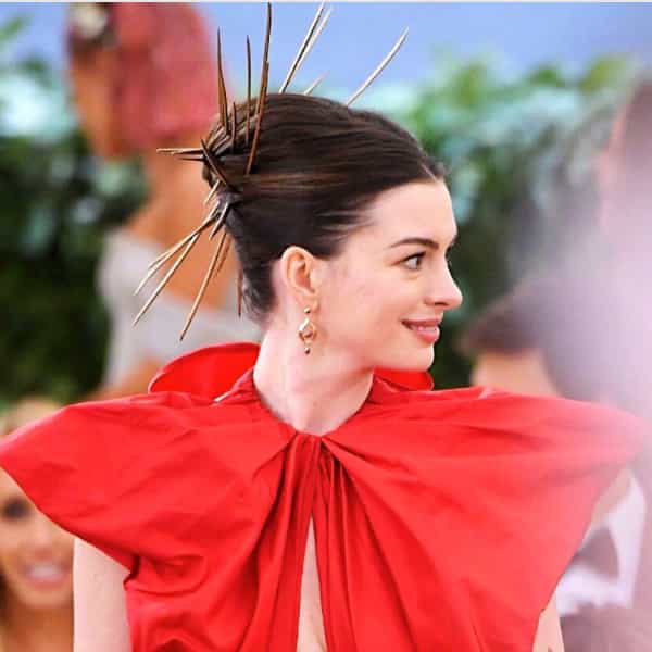 anne hathaway met gala updo adir abergel updo