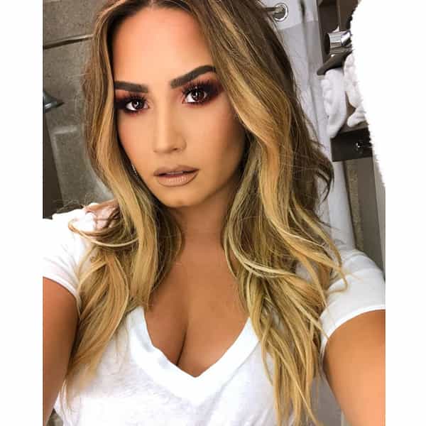 Demi Lovato New Summer Blonde Styled By Cesar Ramirez