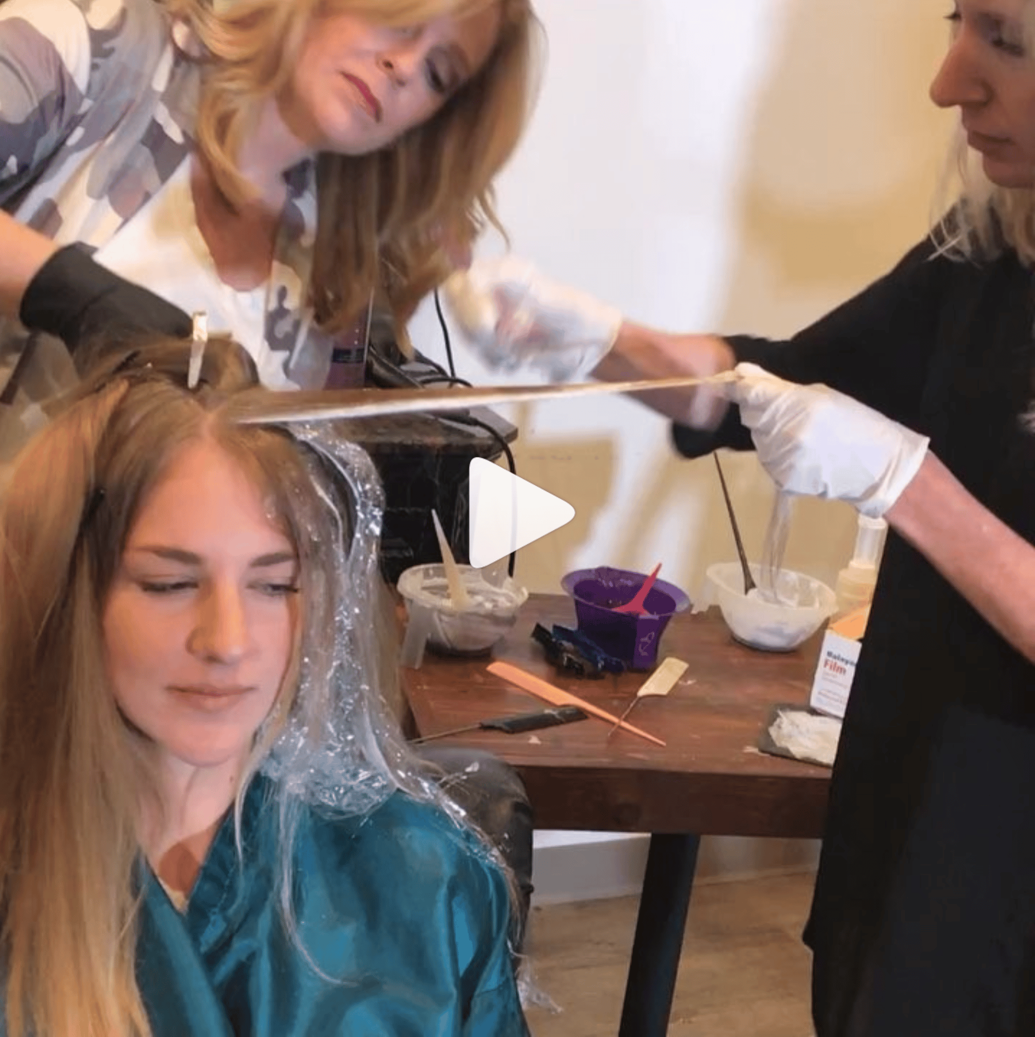 <p>Artists: <a href="https://www.instagram.com/camouflageandbalayage/">@camouflageandbalayage</a> &amp; <a href="https://www.instagram.com/catherinelovescolor/">@catherinelovescolor</a></p>


<p><a href="https://www.instagram.com/p/Bfay8rcDR63/?hl=en&taken-by=catherinelovescolor">CLICK HERE TO WATCH THE VIDEO!</a></p>