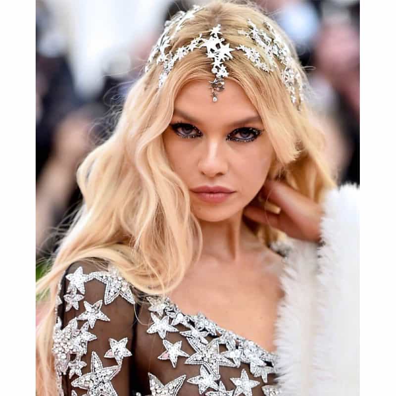 Stella Maxwell @hairbyadir Styling How To Stars Celebrity Hair Red Carpet Met Gala 2019