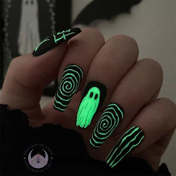 Artist: <a href="https://www.instagram.com/spellboundxnails/">@spellboundxnails</a></p>