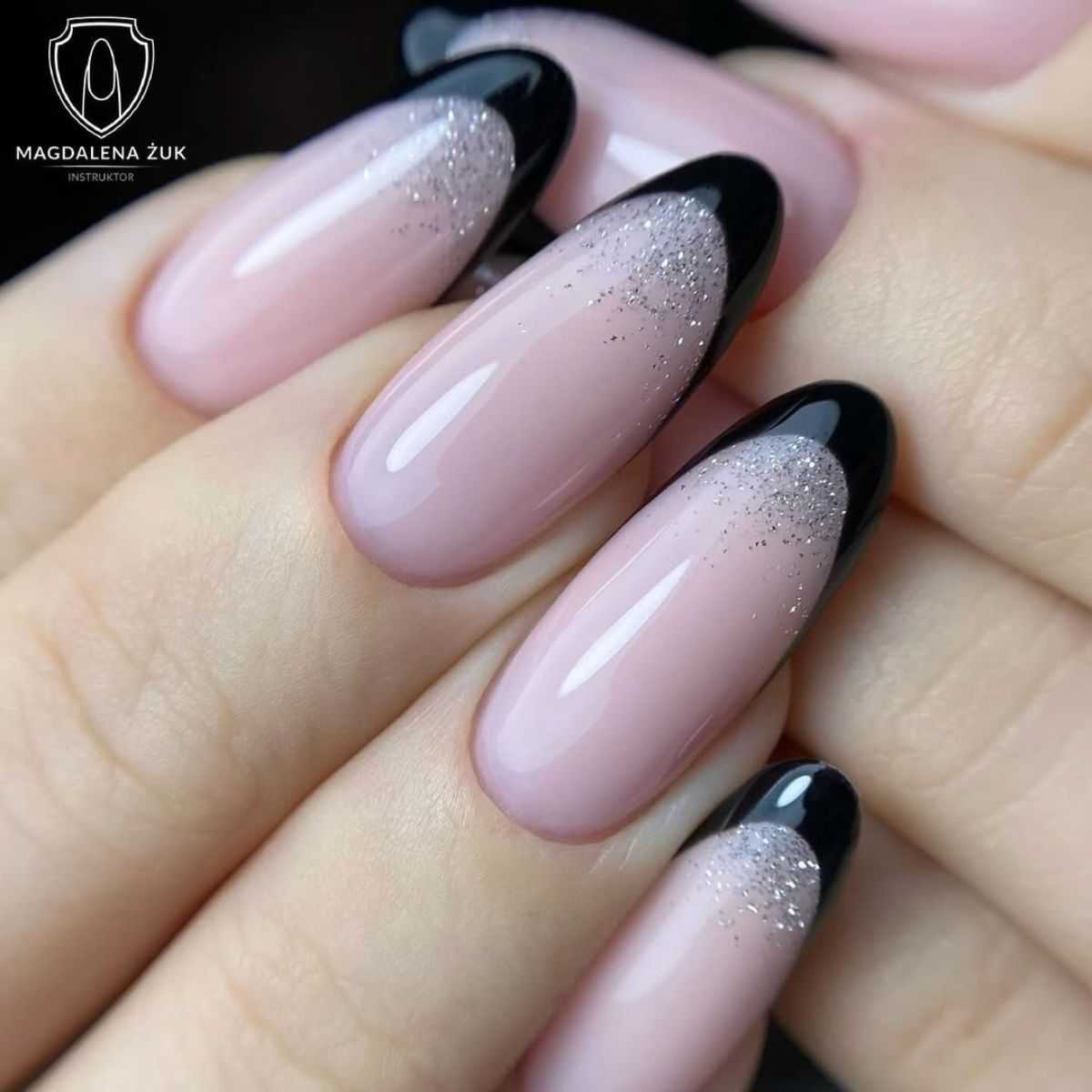 <p>Artist: <a href="https://www.instagram.com/zuk_nails/">@zuk_nails</a></p>
