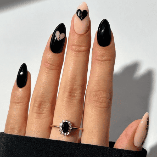 Artist: @thenailologist
