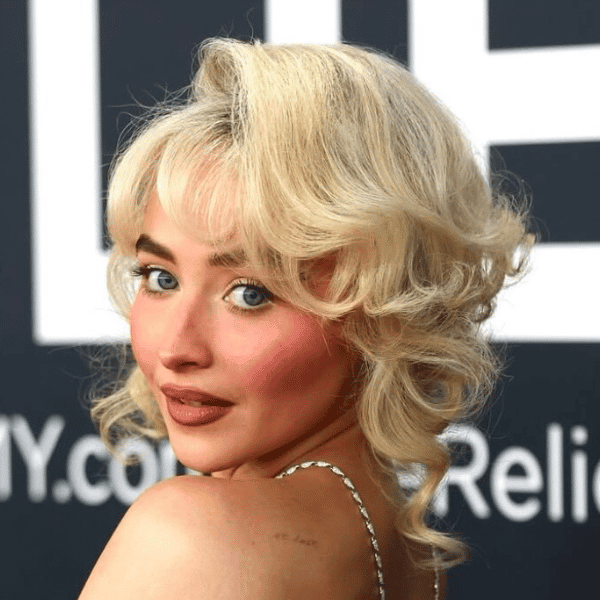 Sabrina carpenter posing on the red carpet at the 2025 Grammys