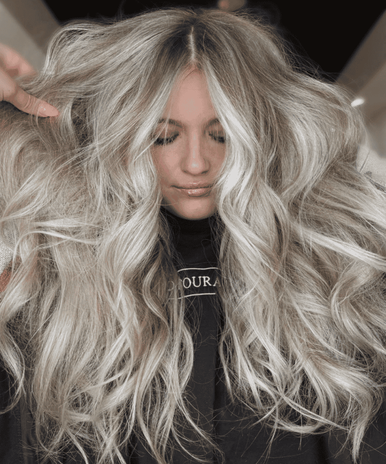 Student winner entry by hairstylist @sarahdidmyhair_ for the 2022 #ONESHOT Hair Awards Hot Shot