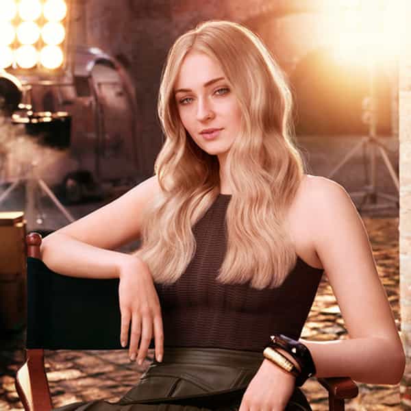 wella-professionals-sophie-turner's-soft-blonde-waves