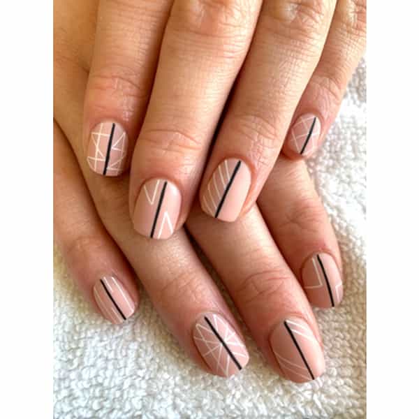 Joey_King_Nails