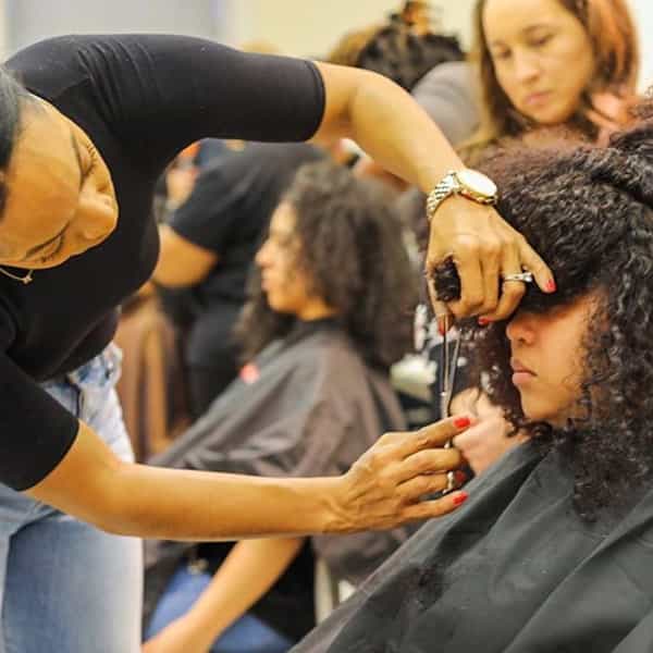 michelle-oconnor-ulta-beauty-pro-curly-cutting-article-feat-image