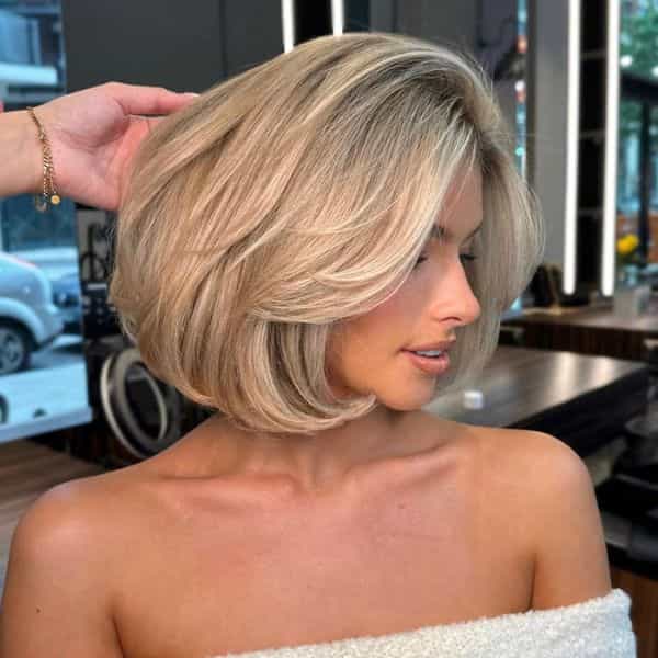 Old money blonde 90s bob hair trend tutorial how to color formulas
