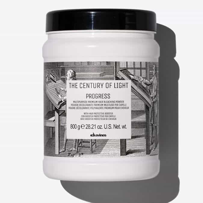 Multi-purpose premium bleaching powder for partial or total bleaching, also on scalp if mixed with Tolerance lifting oil. It ensures precision, high-performance lifting, in full respect of the hair structure.