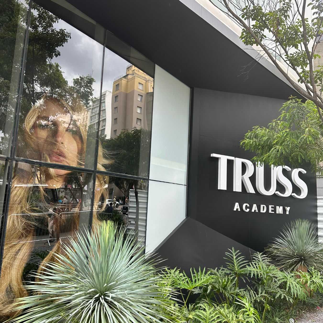 truss academy in sao paolo brazil for hair education front door with signage and greenery