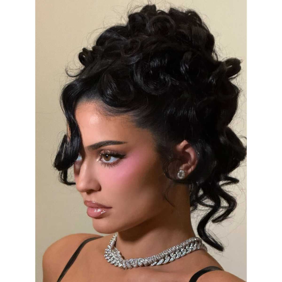kylie jenner curly updo