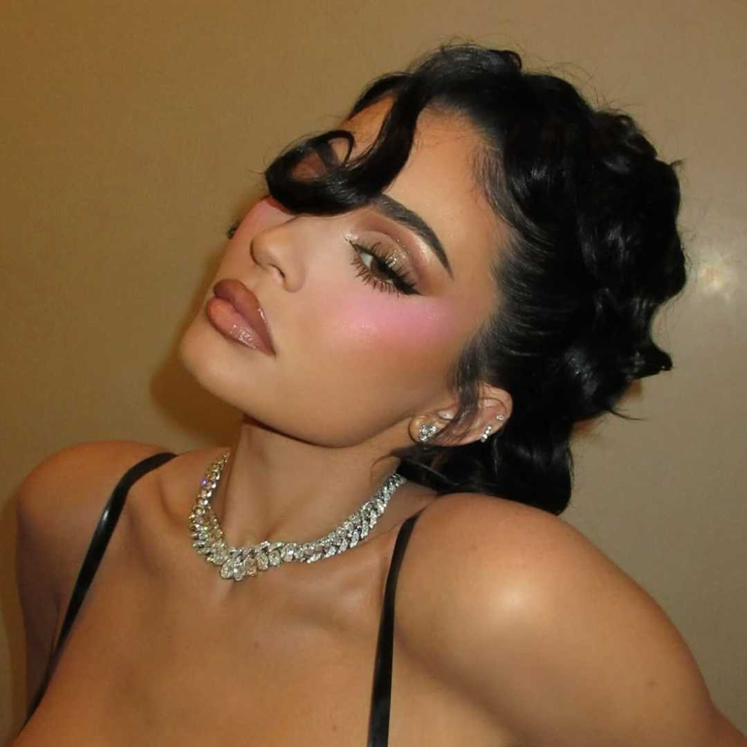 messy girl aesthetic updo trends 2026