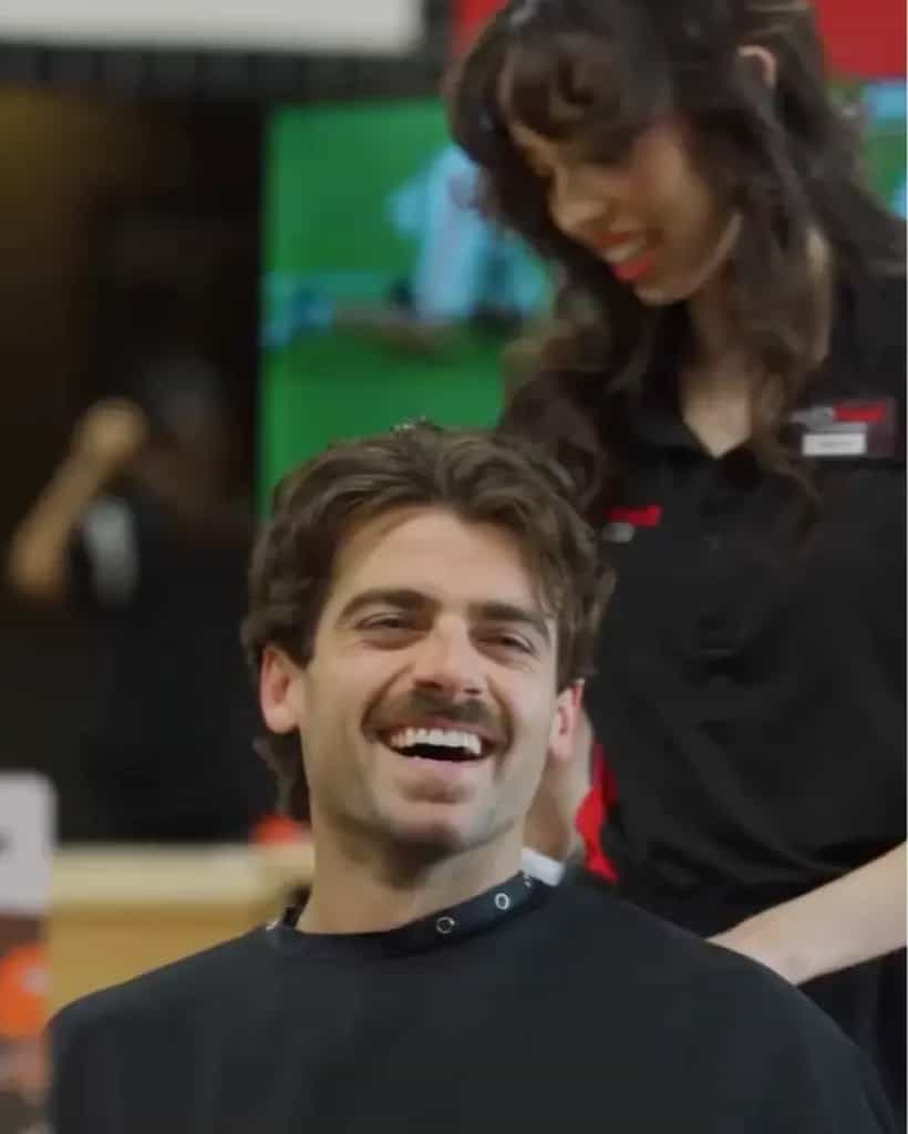 barber-and-hairstylist-consultation-barber-with-client-dj-hootie-laughing-Photo-Credit-Instagram-via-@sportclipshaircuts-1024x1024