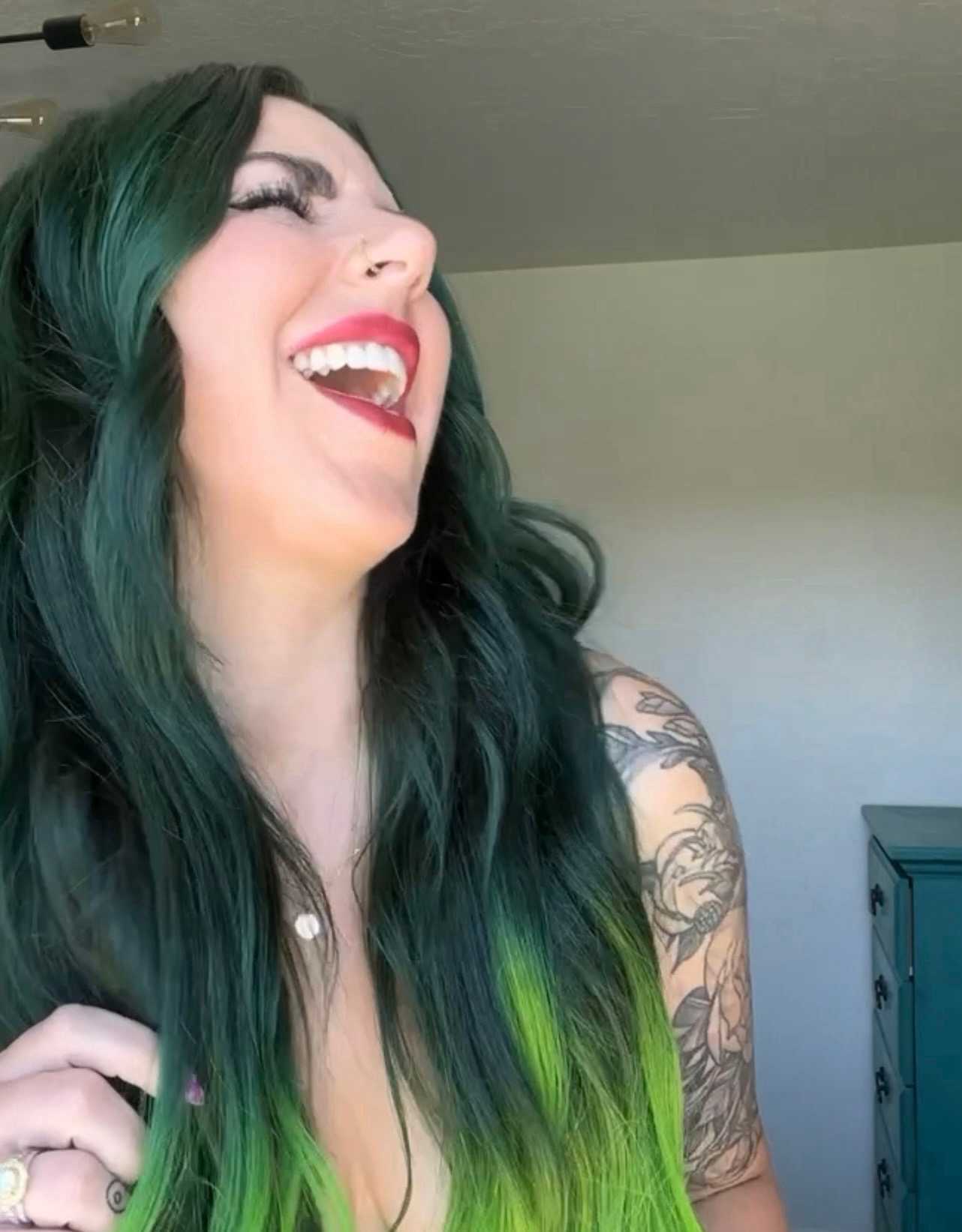 Allie Burton — Funny Video ONESHOT Hair Awards entry