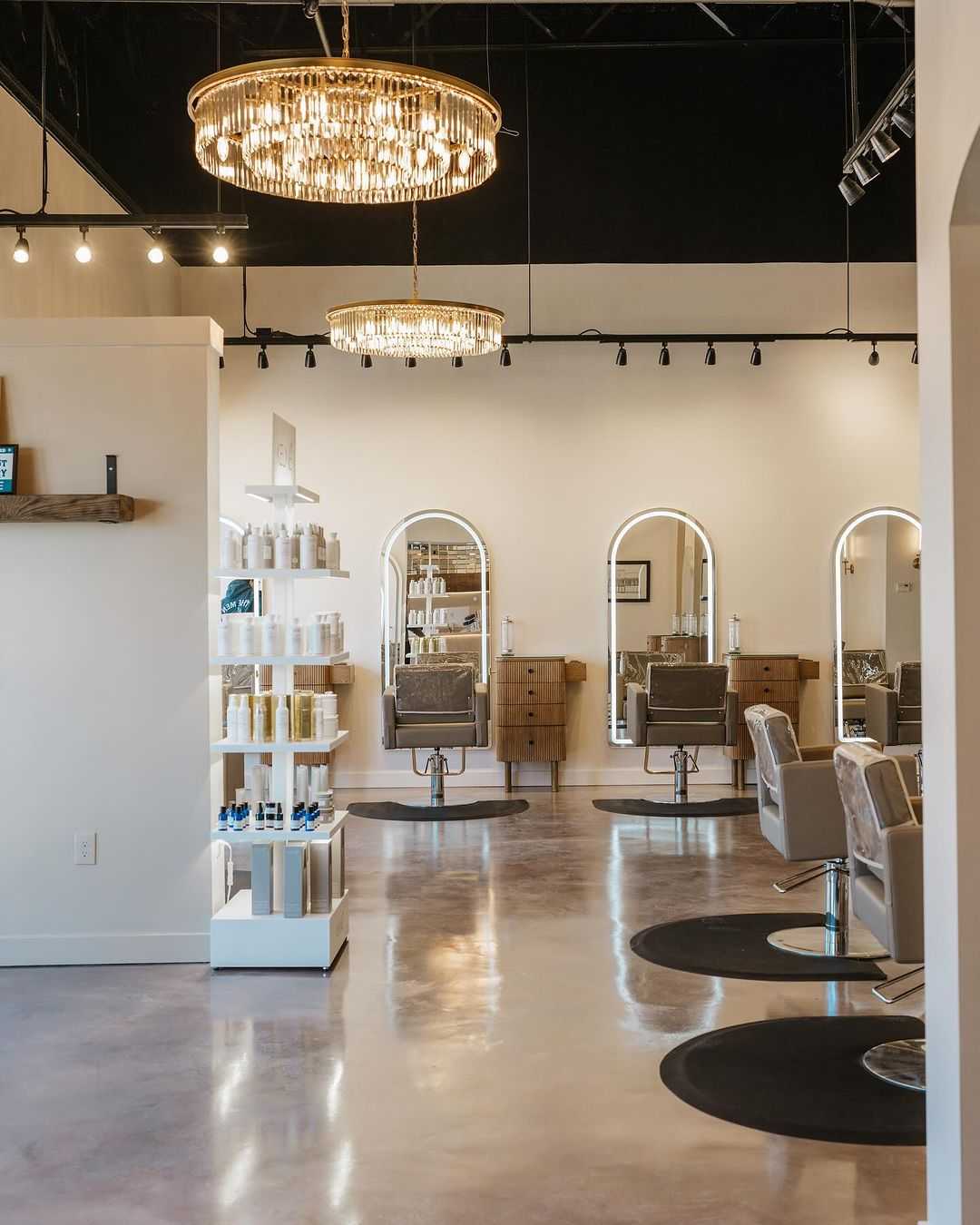 Faithandallensalon — Salon Decor ONESHOT Hair Awards entry