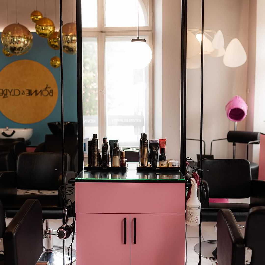 Sarapereira Hairhub — Salon Decor ONESHOT Hair Awards entry