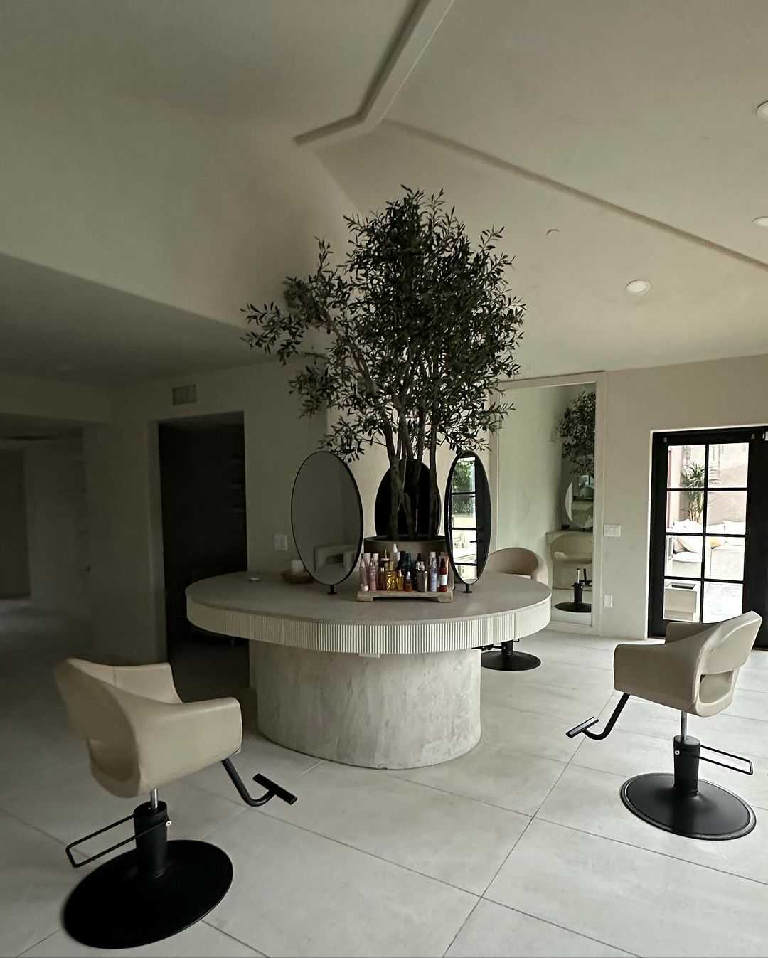 Brdyjay — Salon Decor ONESHOT Hair Awards entry