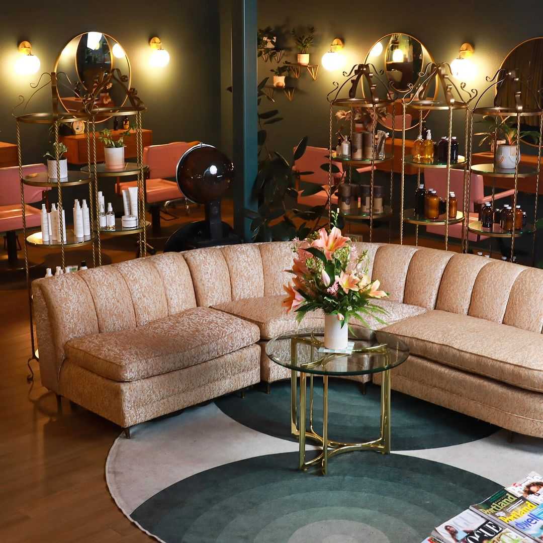 Dreamboatsalon — Salon Decor ONESHOT Hair Awards entry