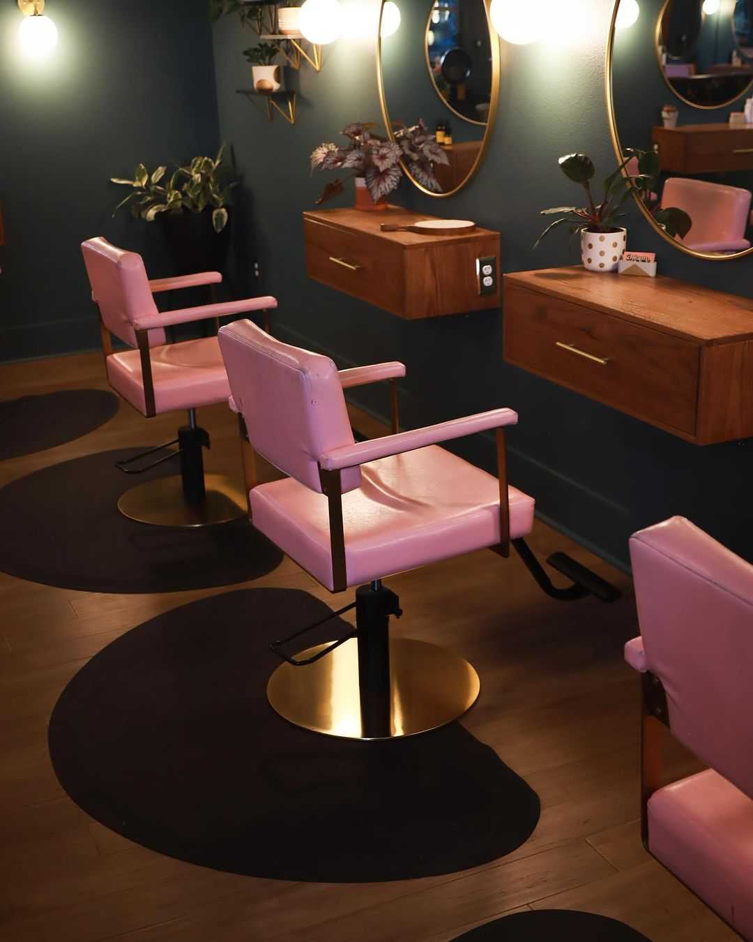 Dreamboatsalon — Salon Decor ONESHOT Hair Awards entry
