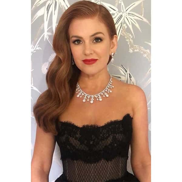 Isla Fisher's Side-Swept Hollywood Waves