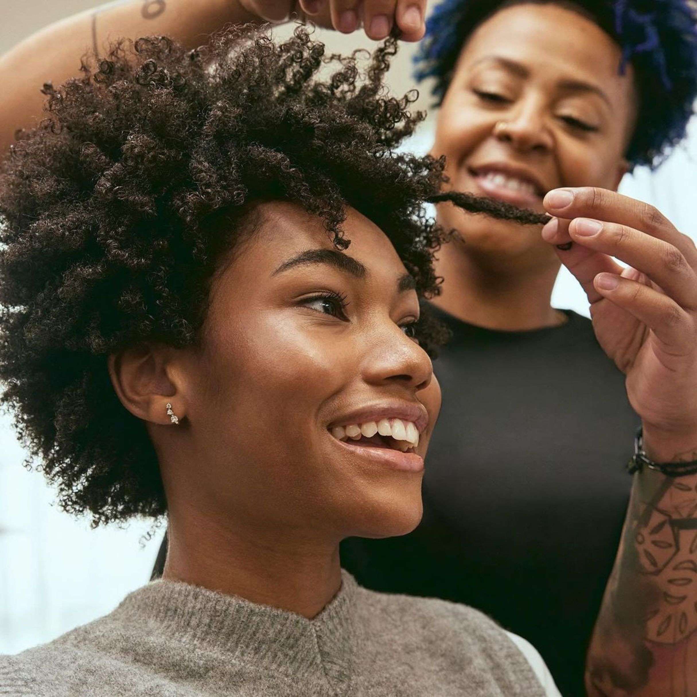 How to apply OLAPLEX Bond Shaper™ Curl Rebuilding Treatment in-salon service from start to finish for wavy, curly & coily hair textures.