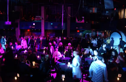 304448Crowd1R_orig