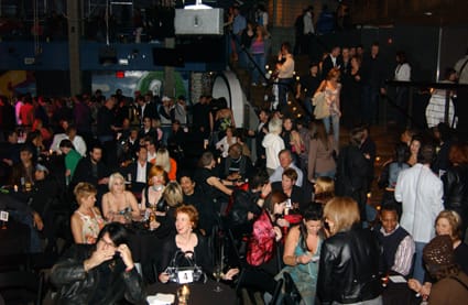 304449Crowd2R_orig