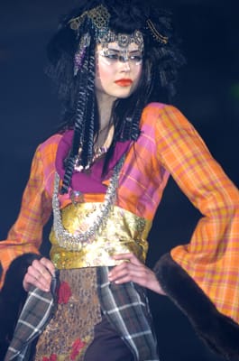 304319World Hair Congress 2005 Images 132rev_orig