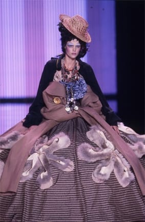 302804circus-Galliano5_orig