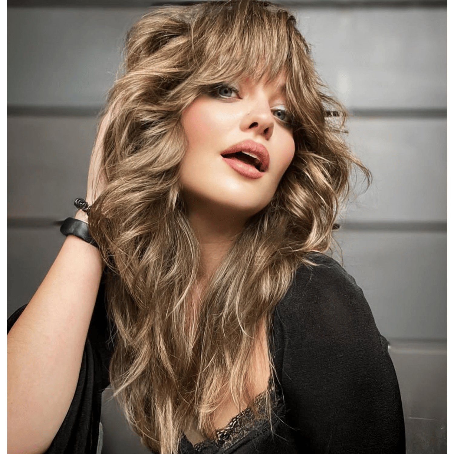 A retro brunette shag haircut by @rachelwstylist.