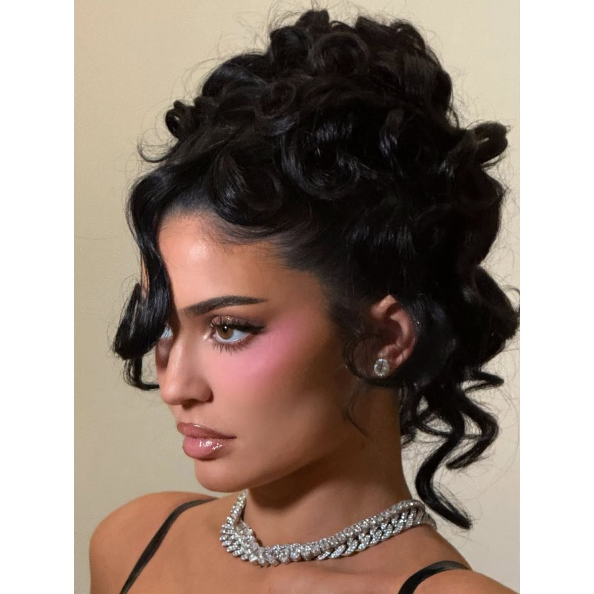 kylie jenner curly updo