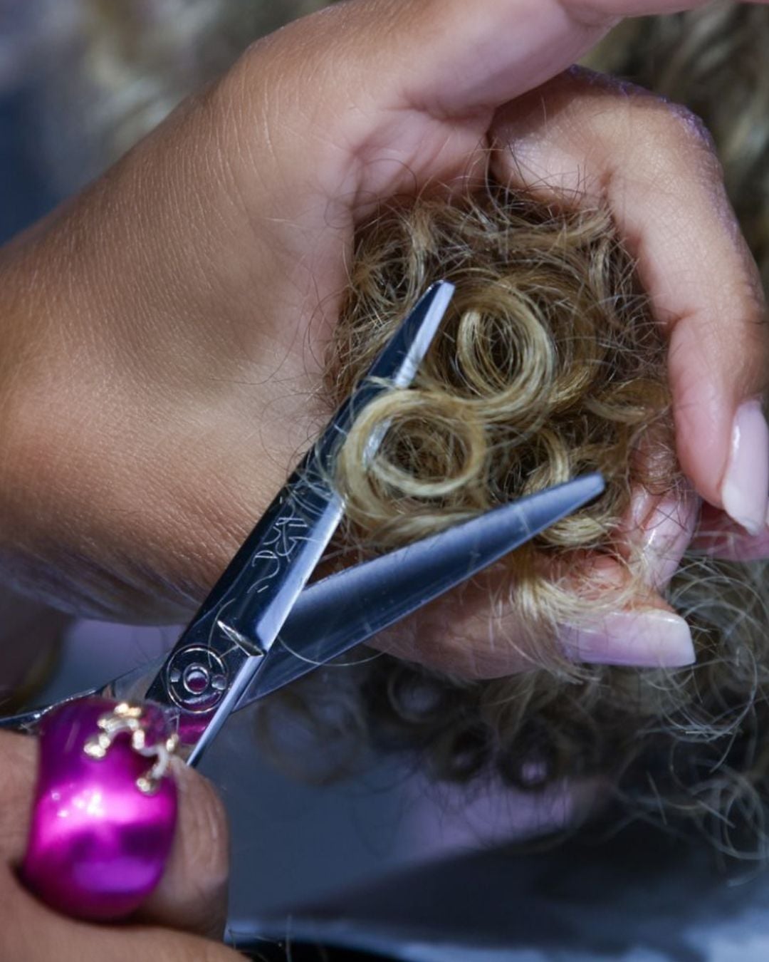 NUBIA REZO ARC SCISSORS CURLY CLOSE UP CUTTING CURLS