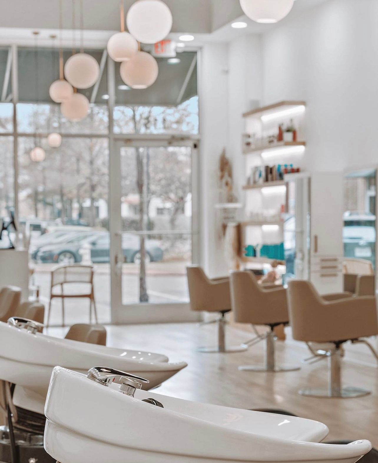 Blondtourage Salon — Salon Decor ONESHOT Hair Awards entry
