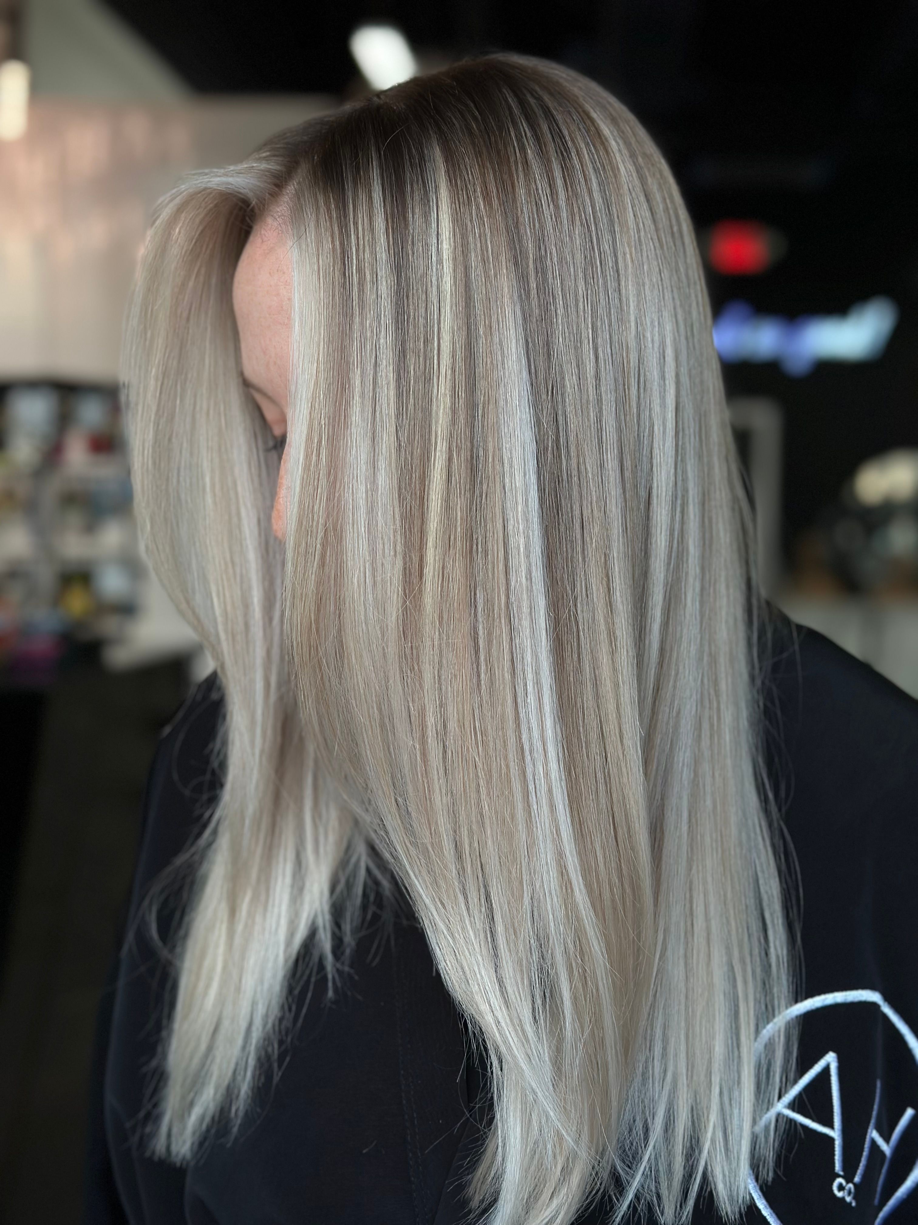 Sheila De Oliveira — Blondes ONESHOT Hair Awards entry