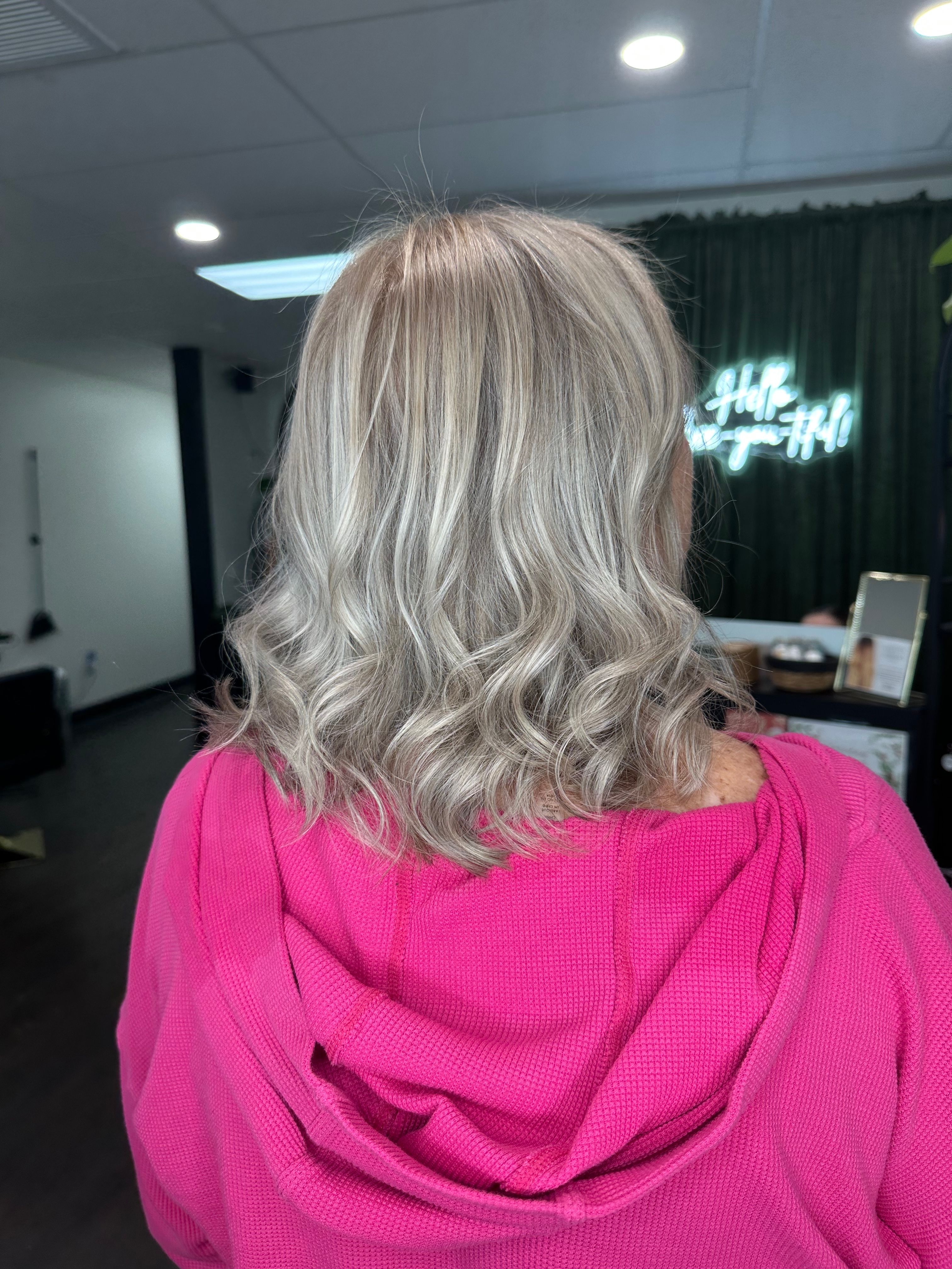 Sarah Finn — Blondes ONESHOT Hair Awards entry