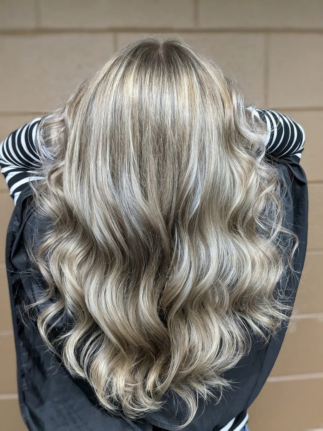 Melanie McConnell — Blondes ONESHOT Hair Awards entry