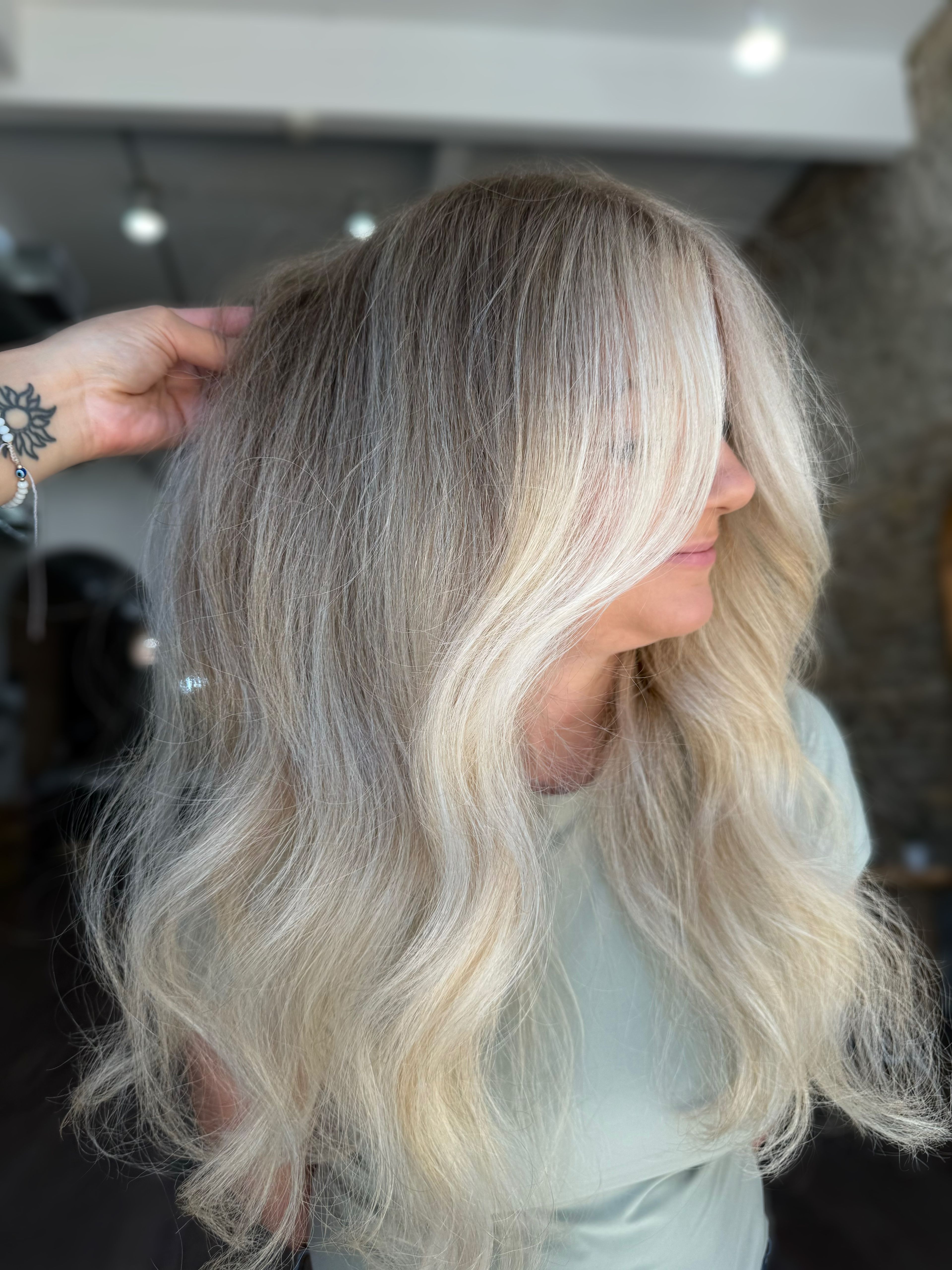 Veronica Guzman — Blondes ONESHOT Hair Awards entry