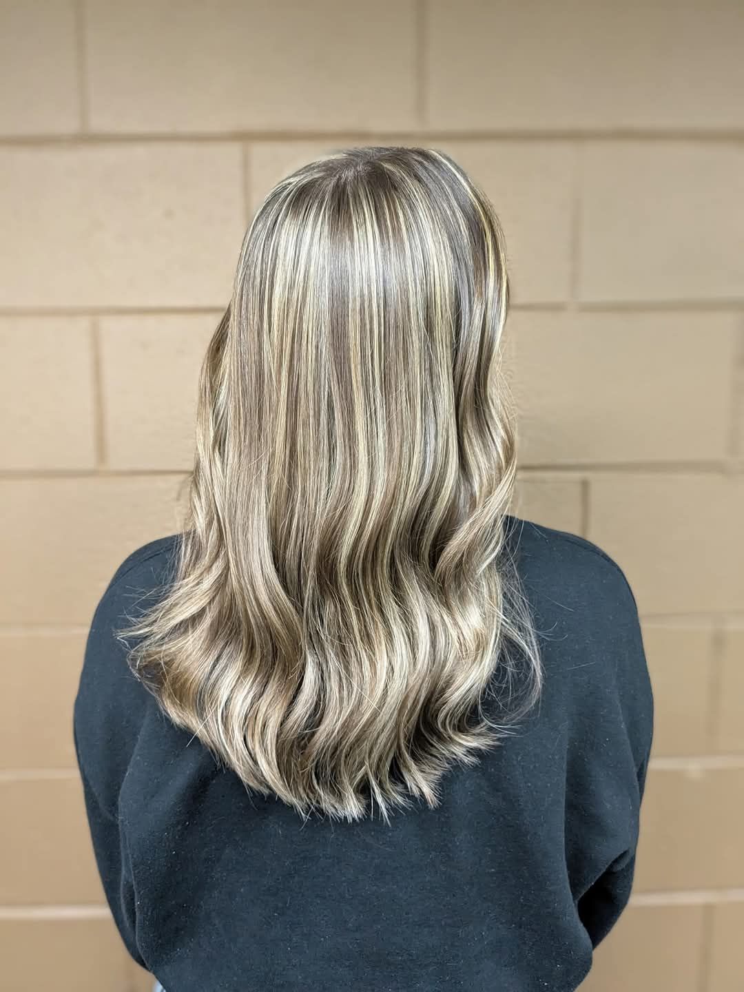 Melanie McConnell — Blondes ONESHOT Hair Awards entry