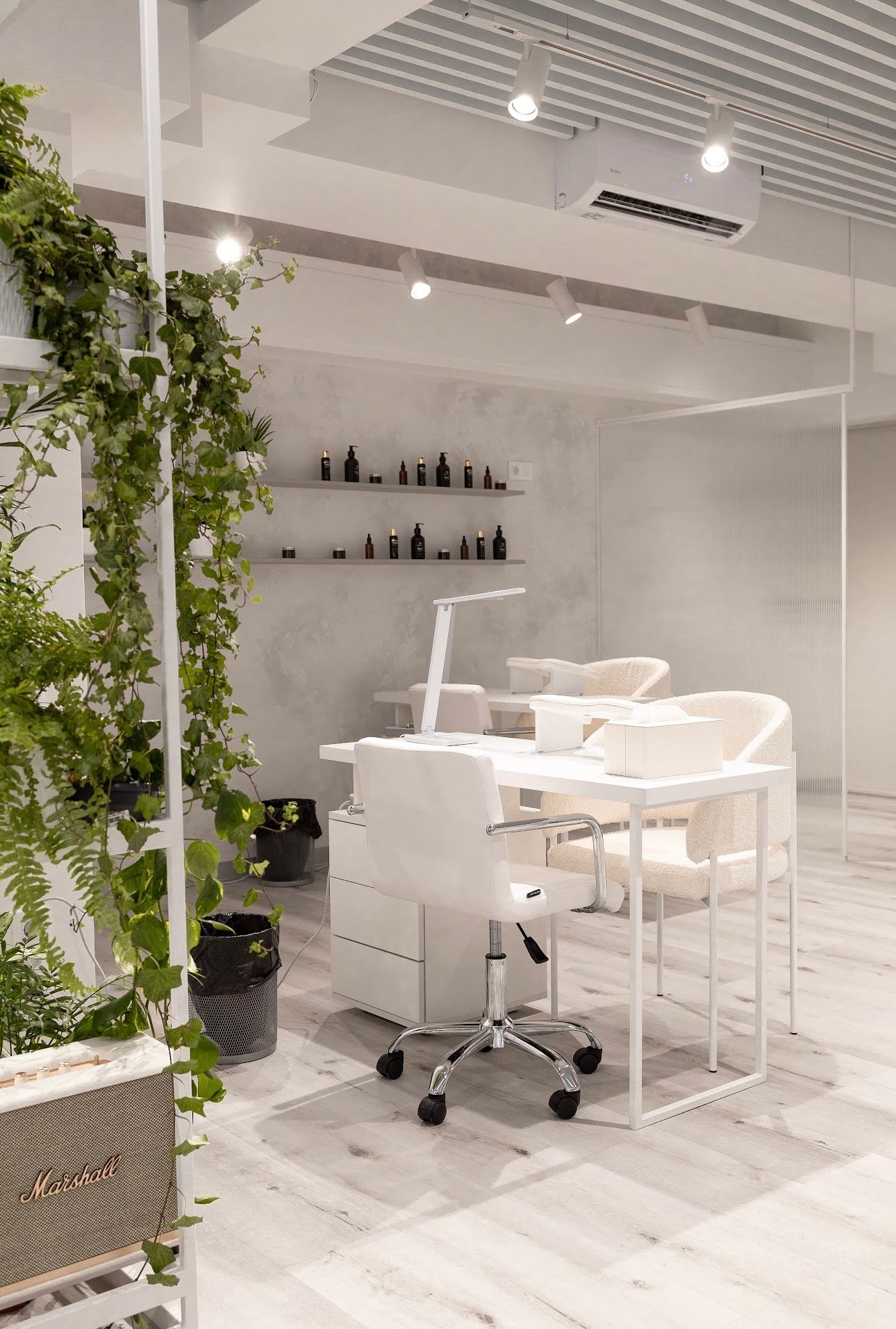 Pride Mens Salon — Salon Decor ONESHOT Hair Awards entry