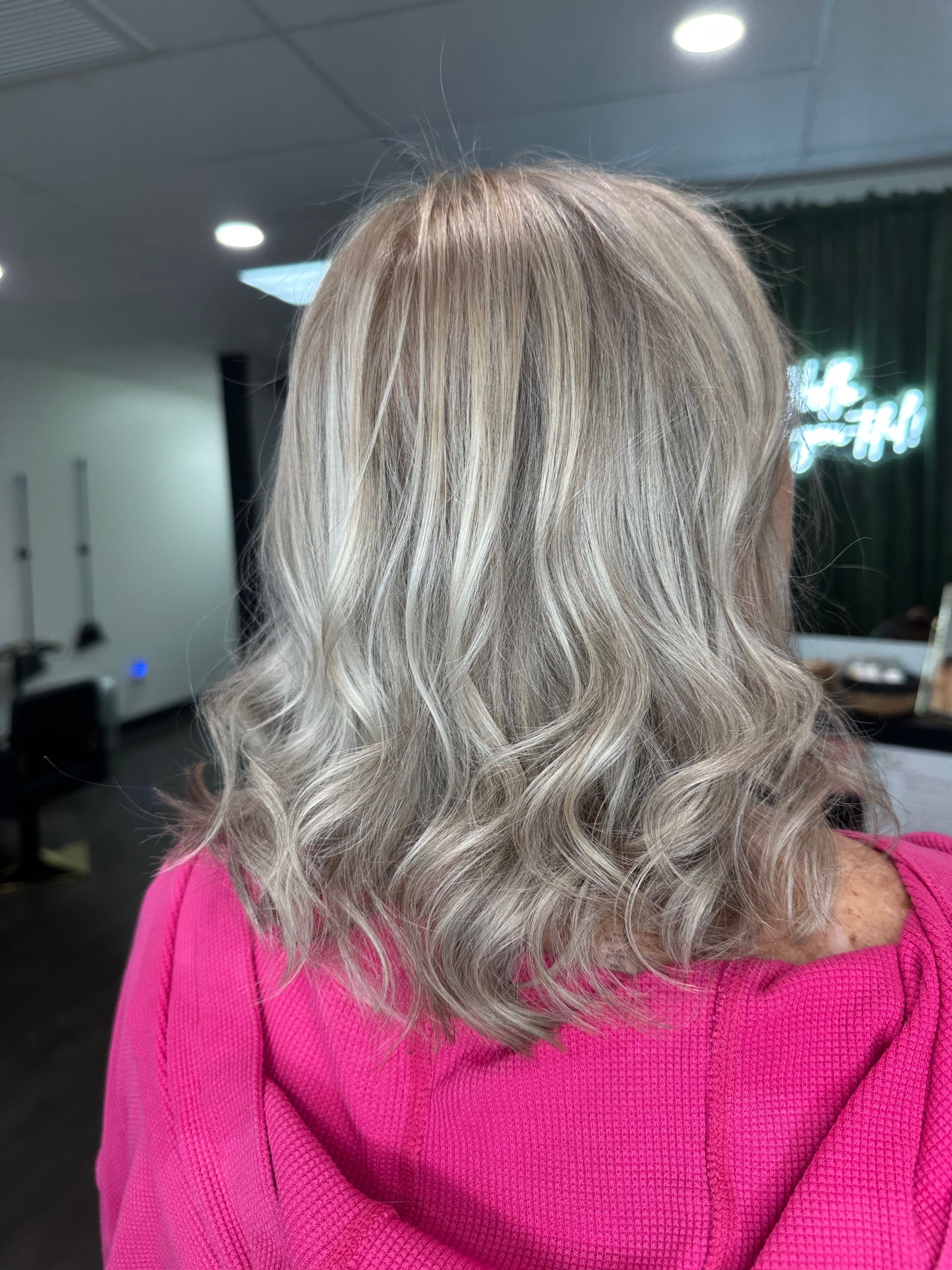 Sarah Finn — Blondes ONESHOT Hair Awards entry
