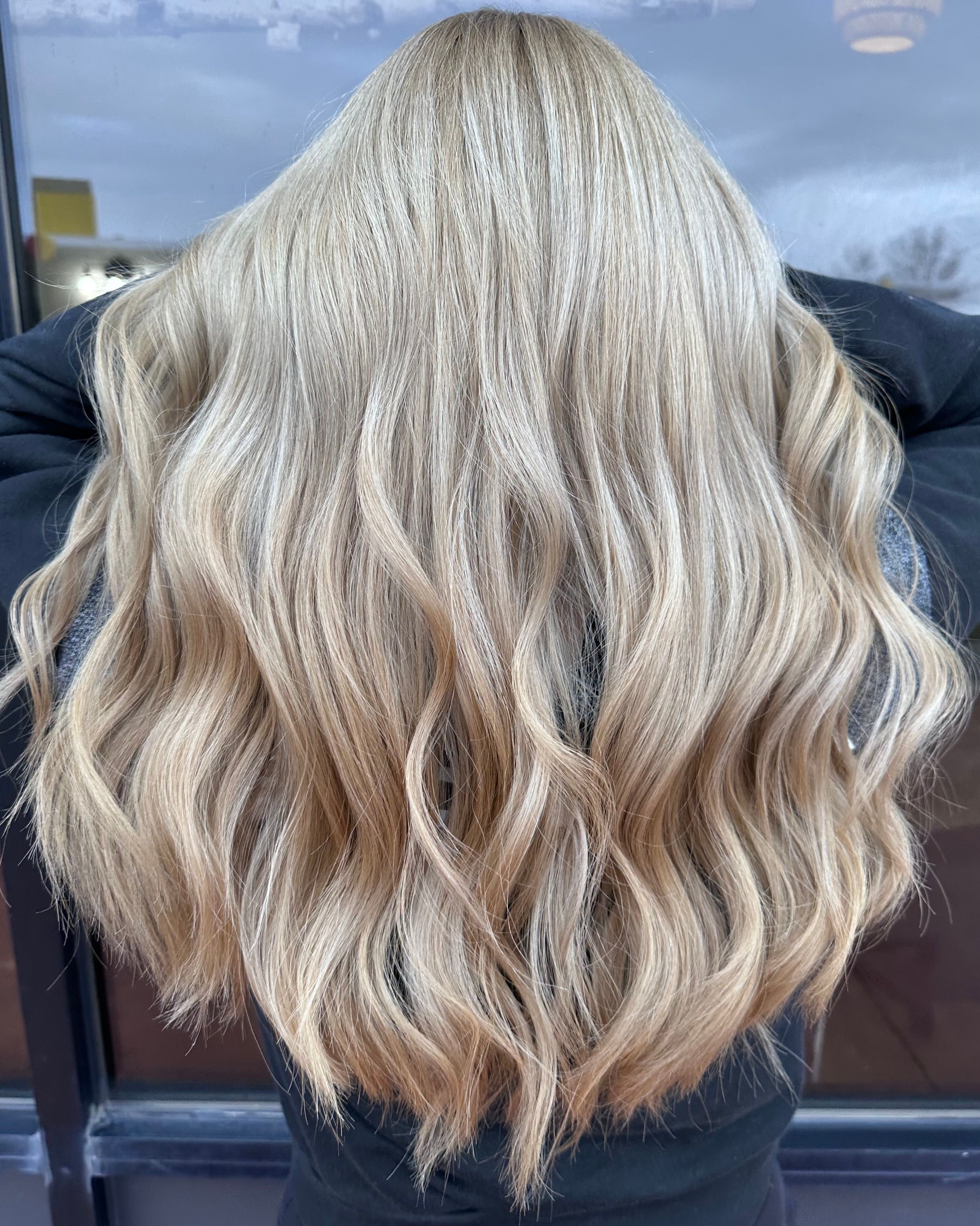 Sydney Wieland — Blondes ONESHOT Hair Awards entry