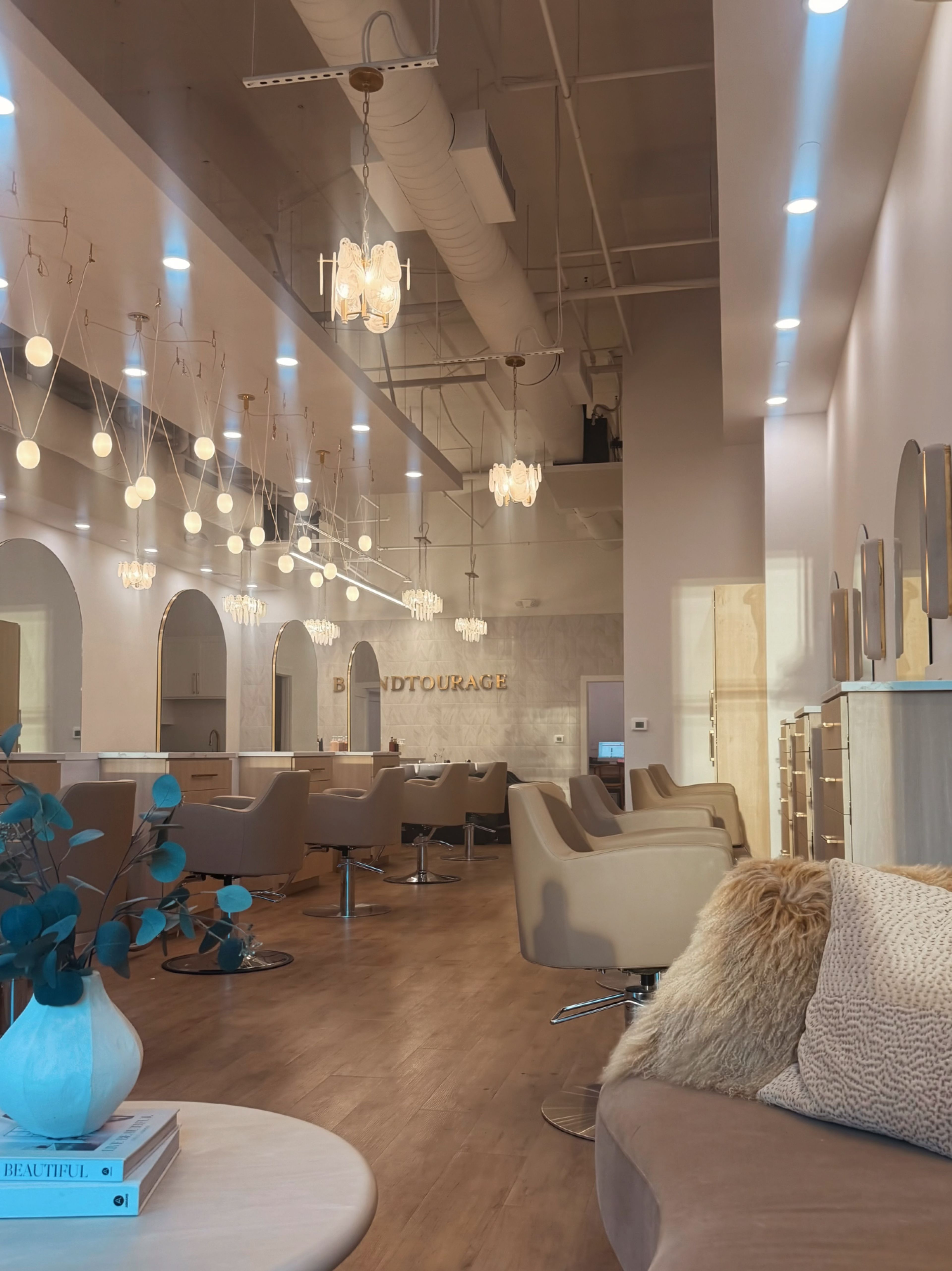 Blondtourage Salon — Salon Decor ONESHOT Hair Awards entry