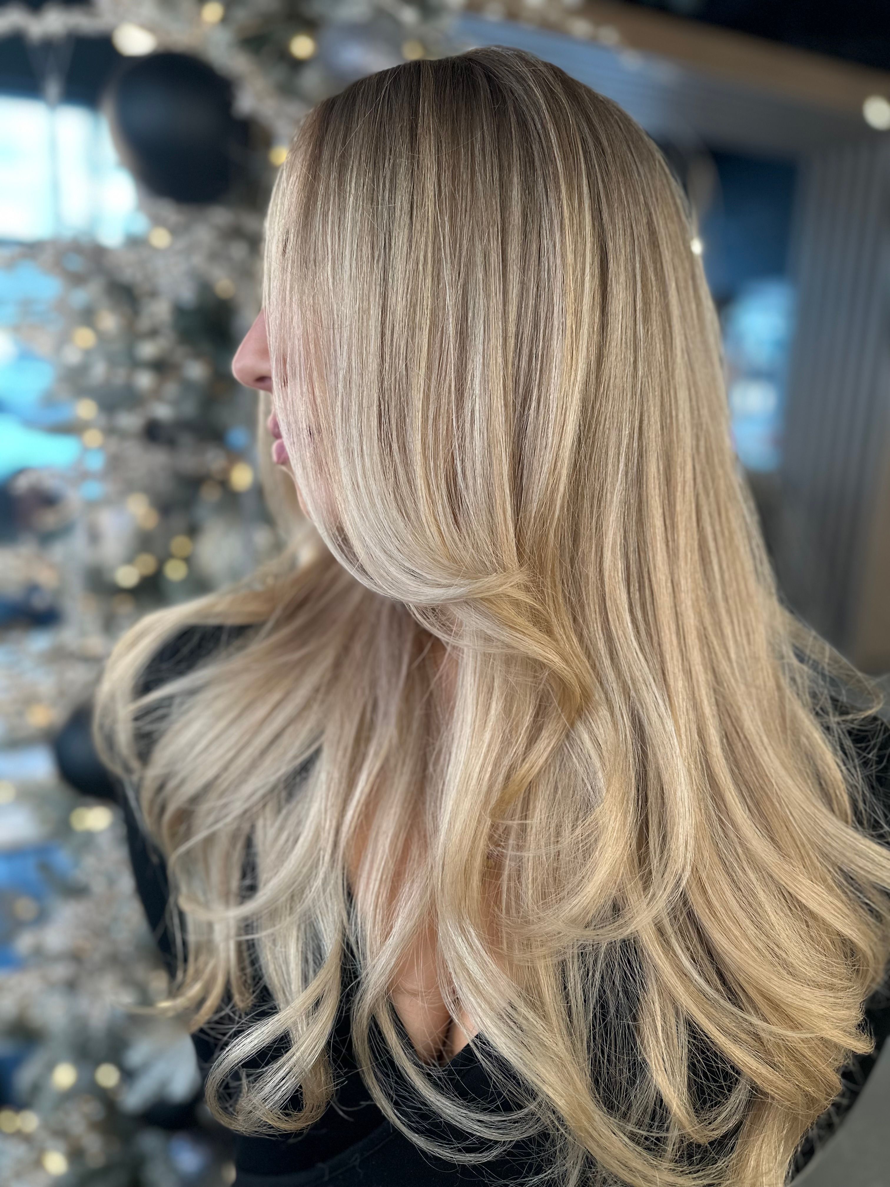 Tania Di Mora — Blondes ONESHOT Hair Awards entry