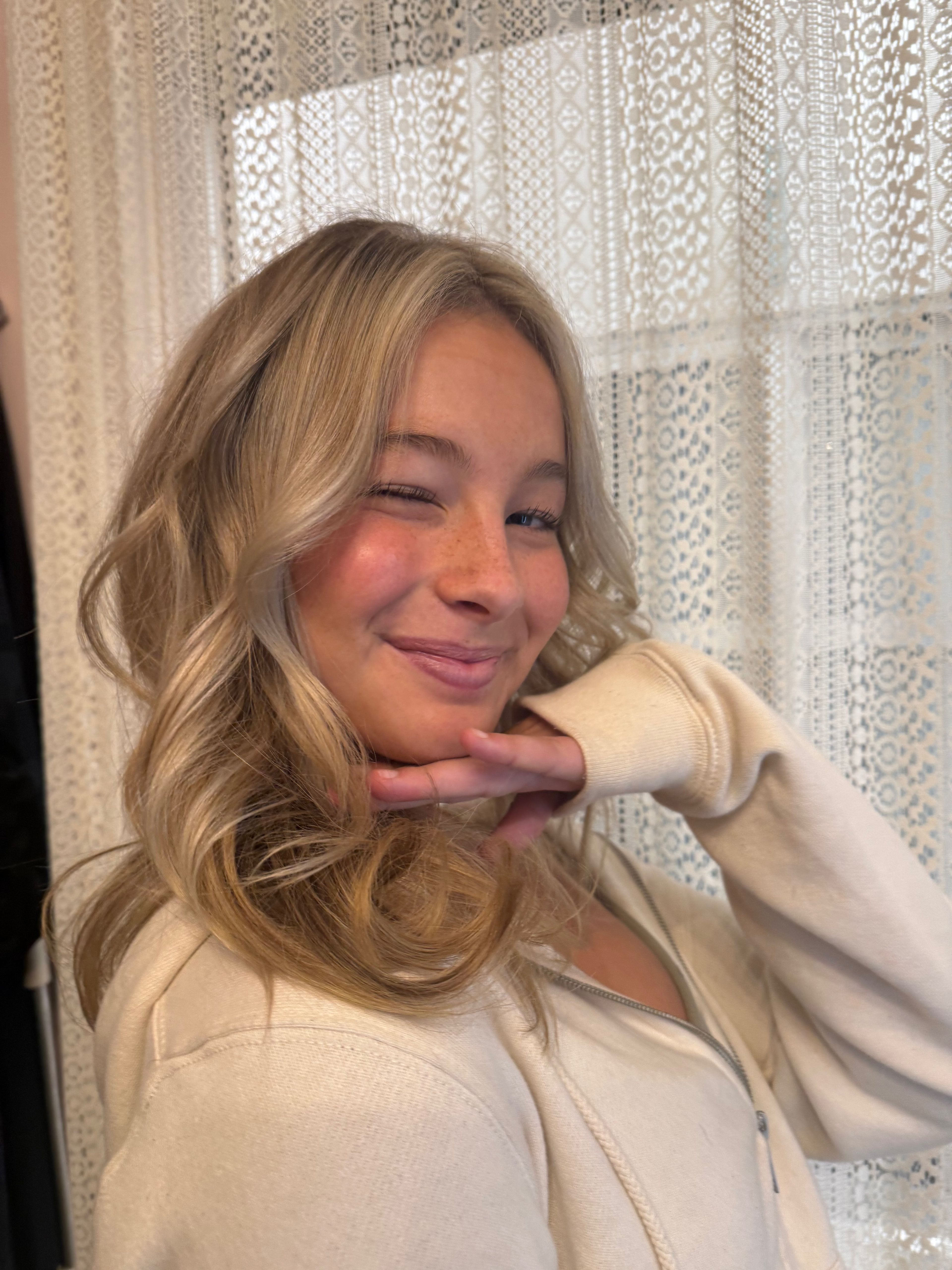 Leslie Amoriello — Blondes ONESHOT Hair Awards entry